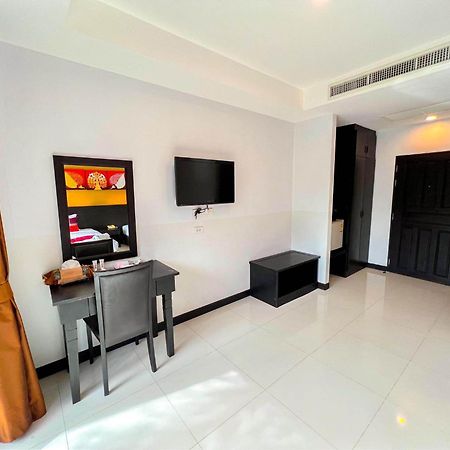 Naiyang Beach Hotel Sha Plus Пхукет Екстер'єр фото
