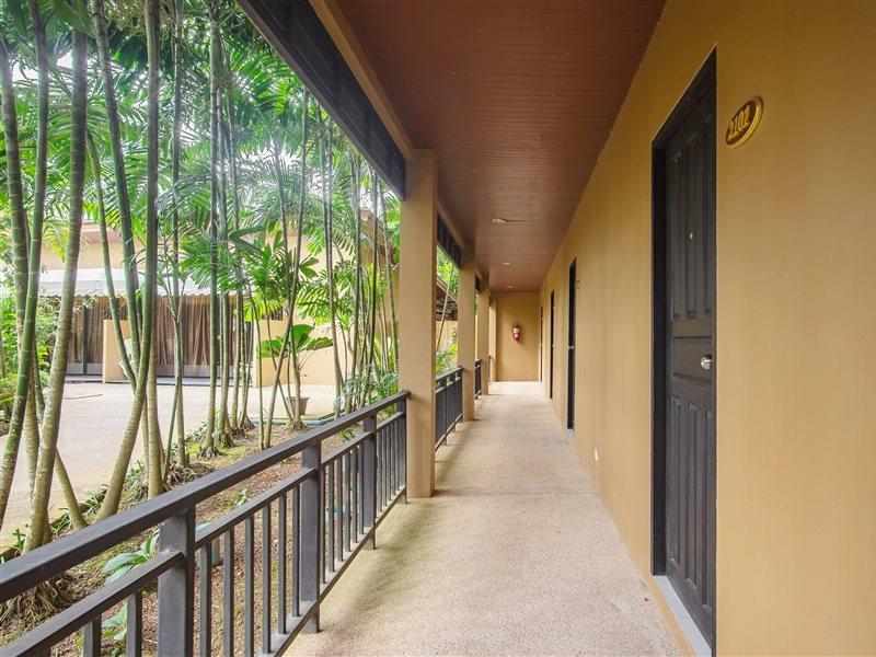 Naiyang Beach Hotel Sha Plus Пхукет Екстер'єр фото