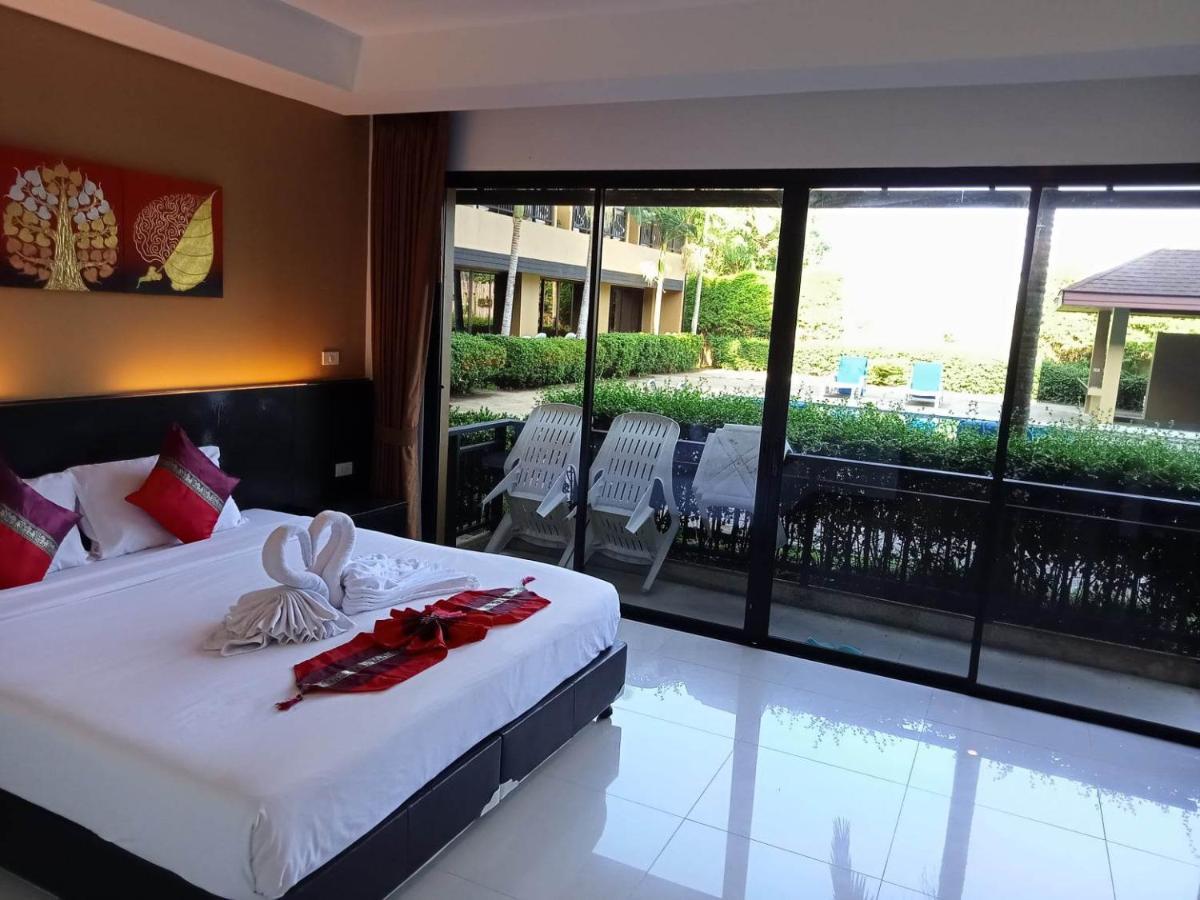 Naiyang Beach Hotel Sha Plus Пхукет Екстер'єр фото