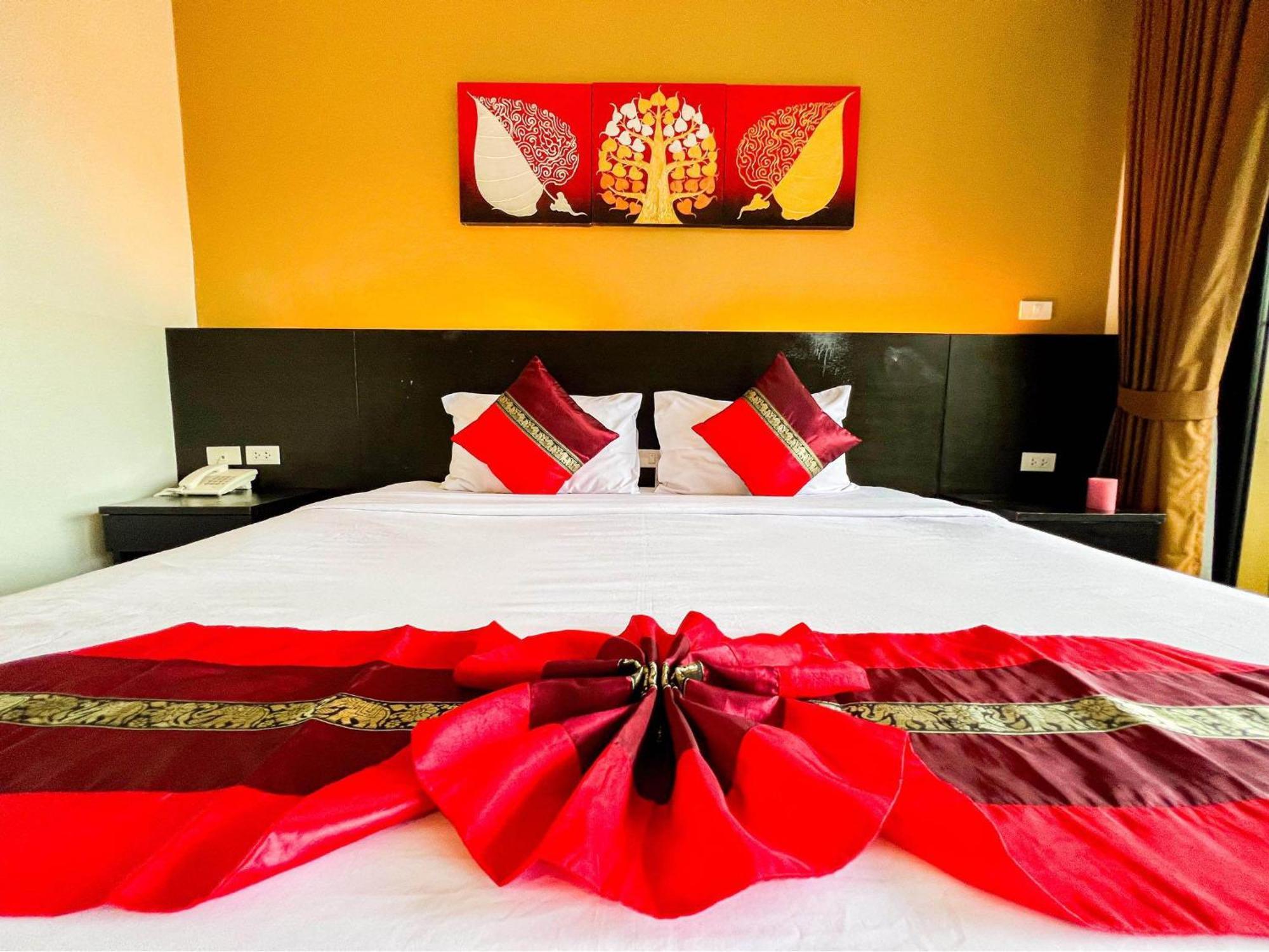 Naiyang Beach Hotel Sha Plus Пхукет Екстер'єр фото
