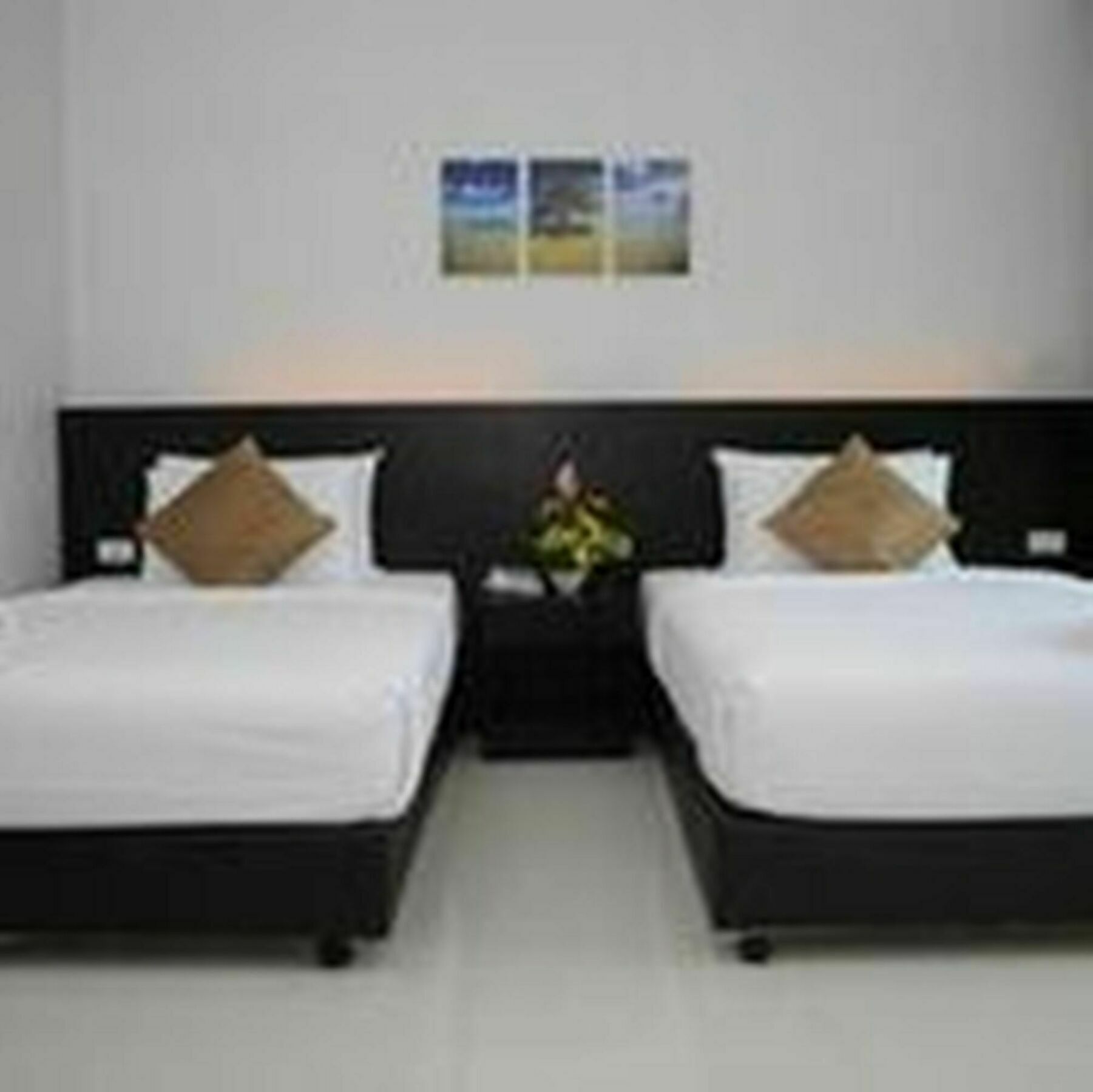 Naiyang Beach Hotel Sha Plus Пхукет Екстер'єр фото