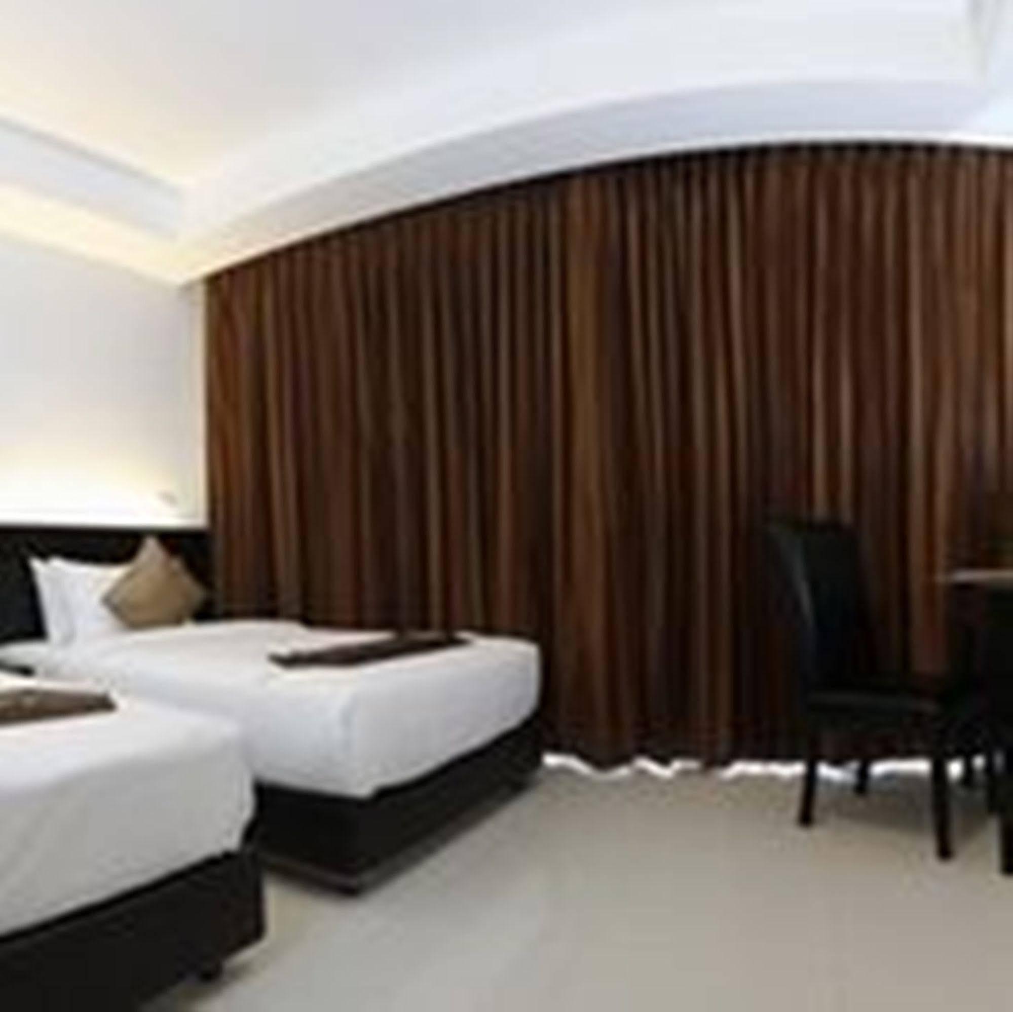 Naiyang Beach Hotel Sha Plus Пхукет Екстер'єр фото