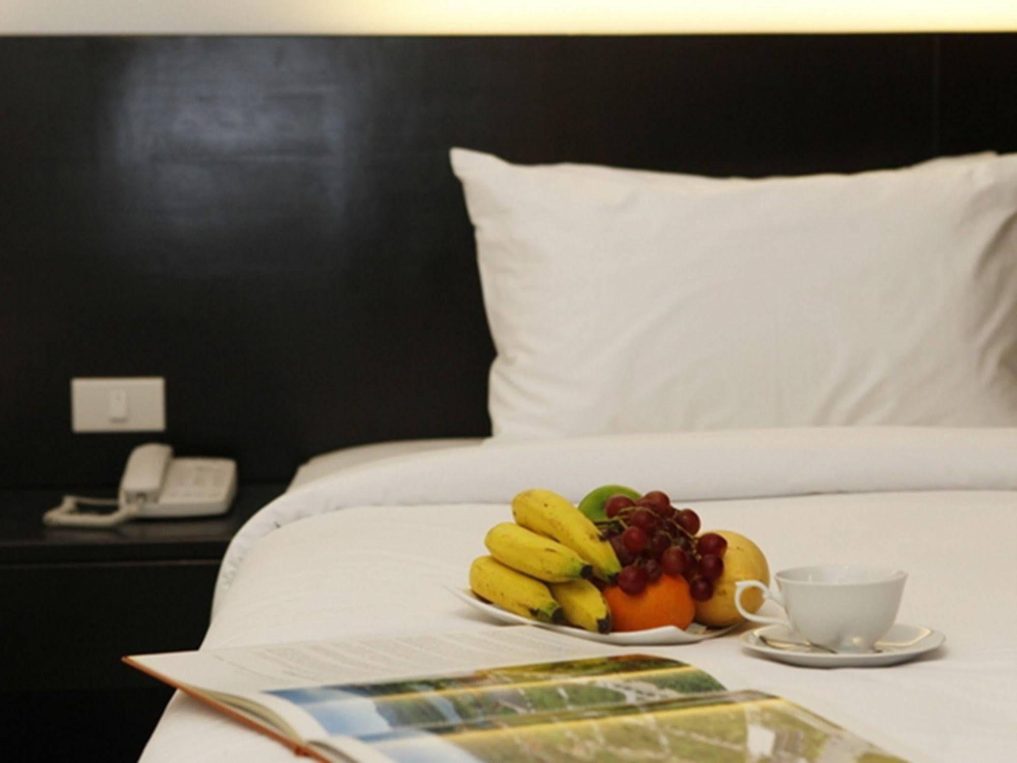 Naiyang Beach Hotel Sha Plus Пхукет Екстер'єр фото